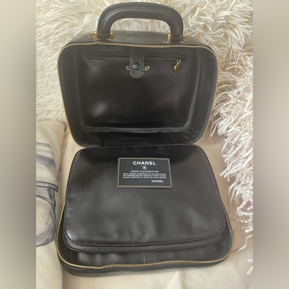 Chanel ⭐️Vintage Patent Leather Vanity Case Crossbody Shoulder Bag⭐️W/card & COA - Picture 12 of 16